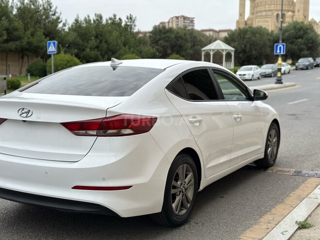 Hyundai Avante 2016, 235,157 km - 1.6 л - Bakı