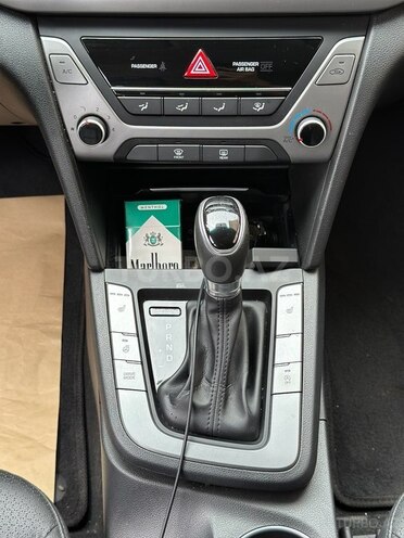 Hyundai Avante 2016, 235,157 km - 1.6 л - Bakı