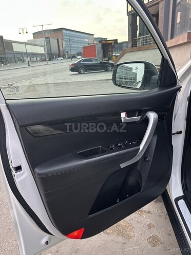 Kia Sorento-13