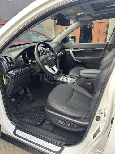 Kia Sorento-12