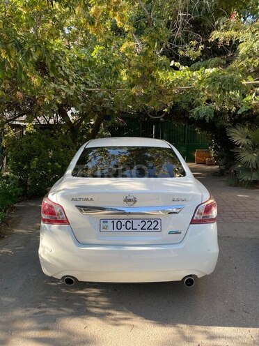Nissan Altima-2