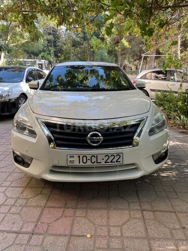 Nissan Altima-1