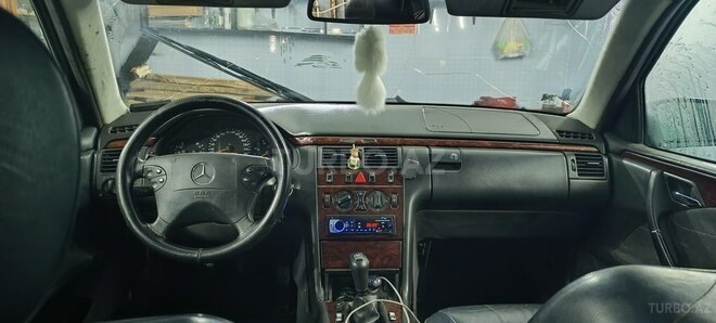Mercedes E 220 d 1999, 227,765 km - 2.2 l - Sumqayıt