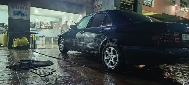 Mercedes E 220 d 1999, 227,765 km - 2.2 l - Sumqayıt