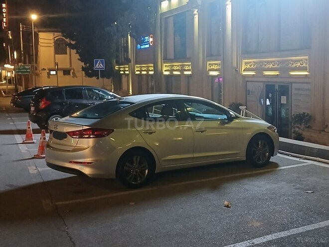 Hyundai Elantra 2018, 118,000 km - 2.0 l - Gəncə