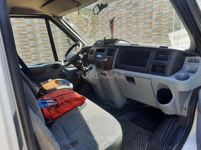 Ford Transit-4
