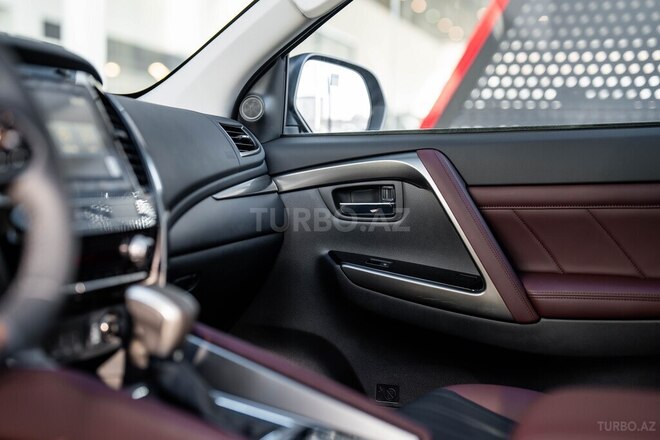 Mitsubishi Pajero Sport-12