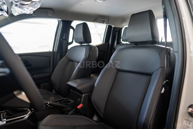 Mitsubishi L200-13