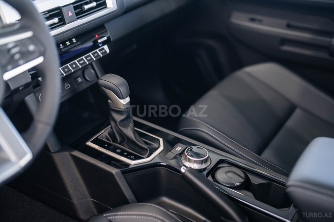 Mitsubishi L200-11