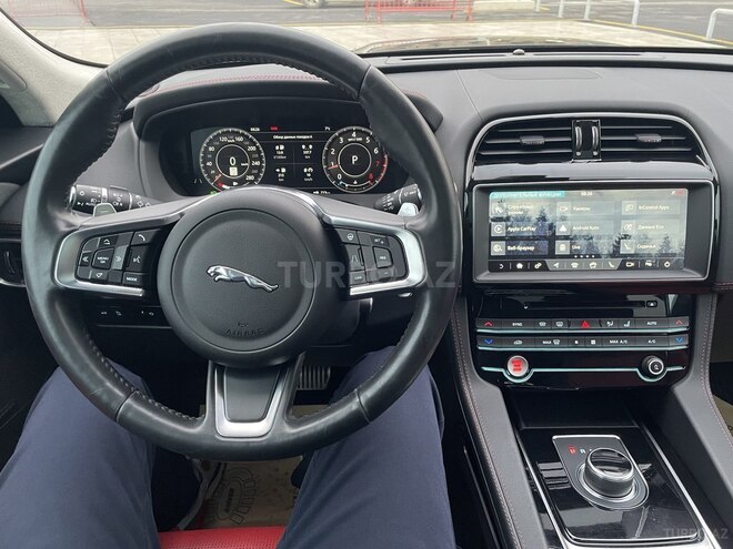 Jaguar F-Pace-3