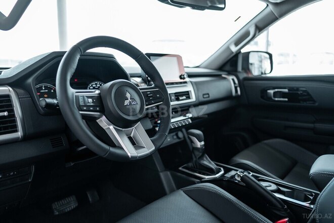 Mitsubishi L200-19