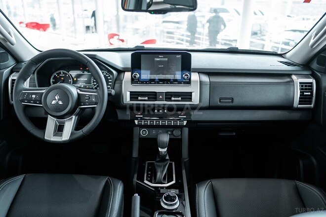 Mitsubishi L200-12