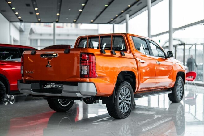 Mitsubishi L200-8