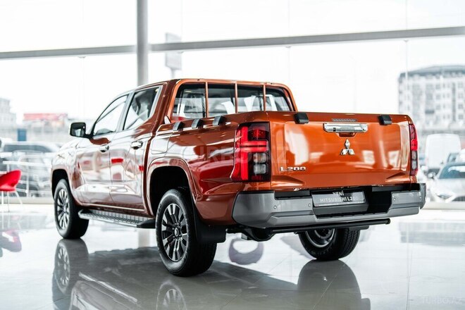 Mitsubishi L200-7