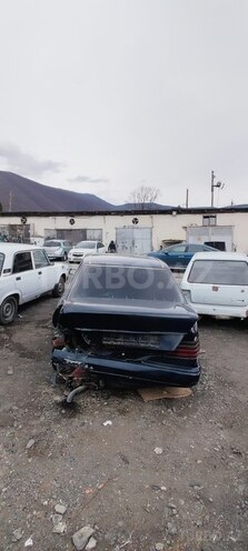 Mercedes E 250 1991, 600,000 km - 2.5 l - Şəki