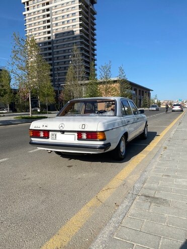 Mercedes E 230 1980, 188,000 km - 2.3 л - Bakı