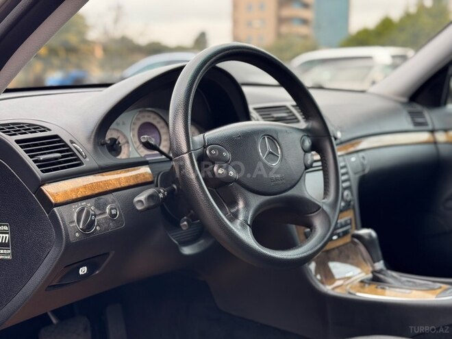 Mercedes E 280-17