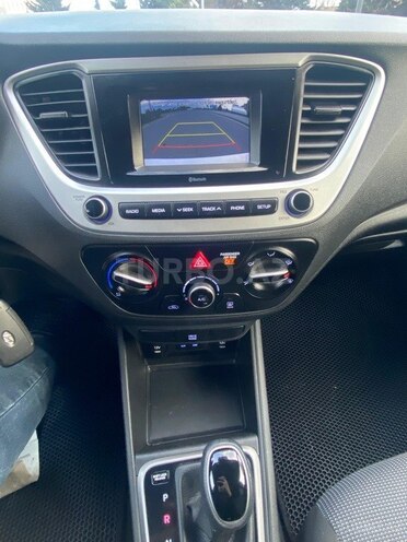 Hyundai Accent-4