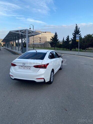 Hyundai Accent-5