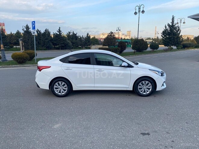 Hyundai Accent-13
