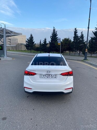 Hyundai Accent-10