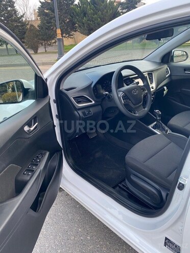 Hyundai Accent-9