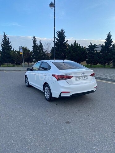 Hyundai Accent-2