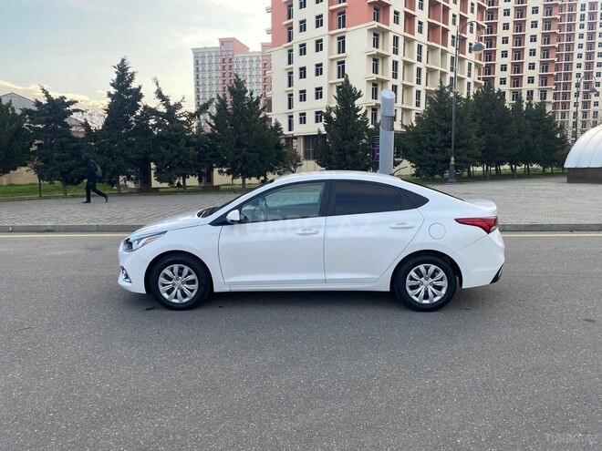 Hyundai Accent-7