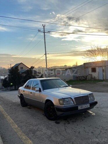 Mercedes E 200 1993, 355,400 km - 2.0 l - Bakı