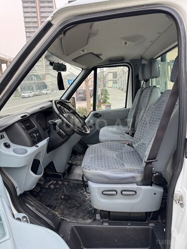 Ford Transit-9