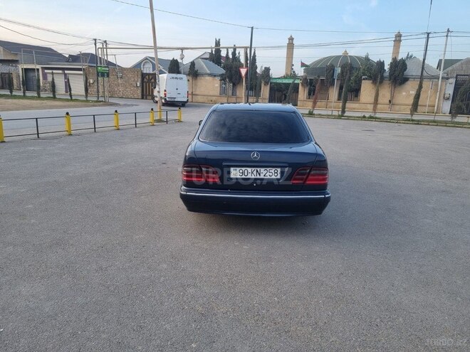 Mercedes E 220 d 1999, 445,000 km - 2.2 л - Bakı