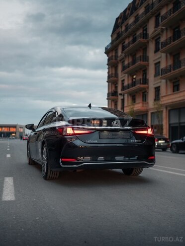 Lexus ES 300h 2023, 60,000 km - 2.5 l - Bakı