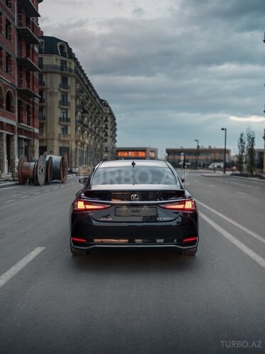 Lexus ES 300h 2023, 60,000 km - 2.5 l - Bakı