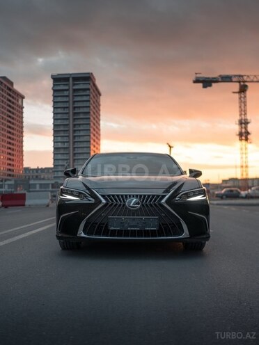 Lexus ES 300h 2023, 60,000 km - 2.5 l - Bakı