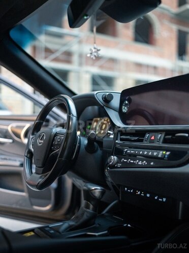 Lexus ES 300h 2023, 60,000 km - 2.5 l - Bakı
