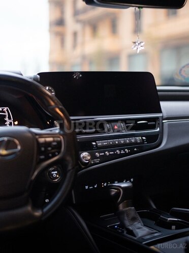 Lexus ES 300h 2023, 60,000 km - 2.5 l - Bakı