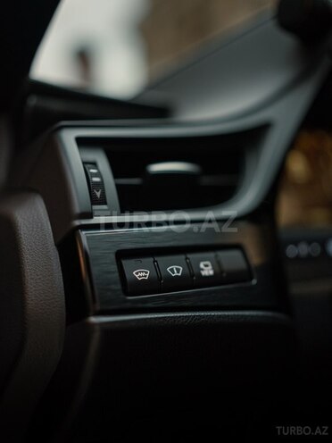 Lexus ES 300h 2023, 60,000 km - 2.5 l - Bakı