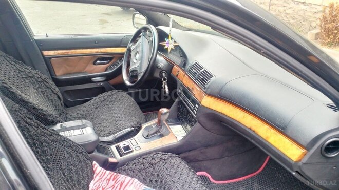 BMW 528 1996, 280,000 km - 2.8 l - Zaqatala