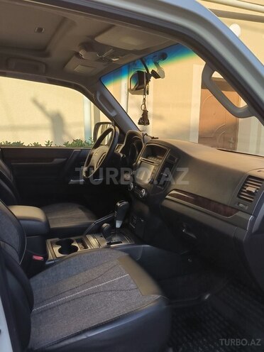 Mitsubishi Pajero-7