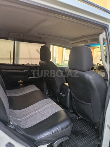 Mitsubishi Pajero-10
