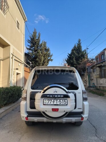 Mitsubishi Pajero-16