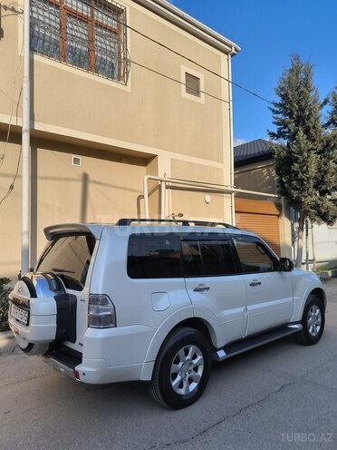 Mitsubishi Pajero-12