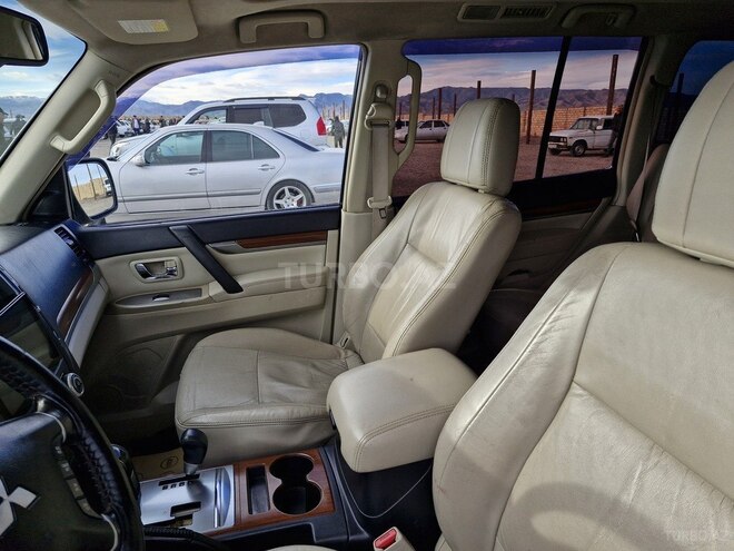 Mitsubishi Pajero 2007, 254,000 km - 3.0 л - Yevlax