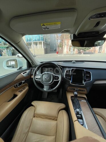 Volvo XC90-8