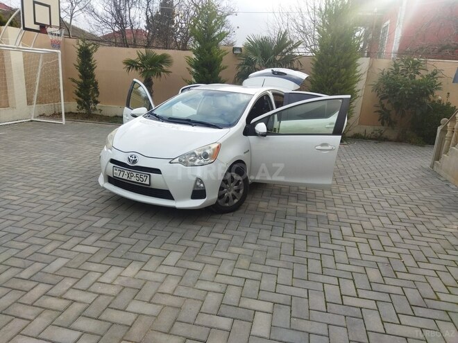Toyota Prius C 2012, 217,000 km - 1.5 л - Bakı