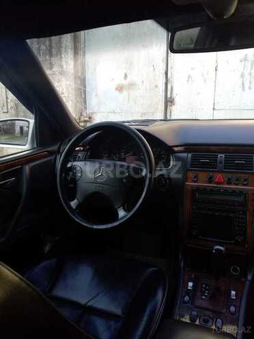Mercedes E 240 2001, 361,000 km - 2.4 l - Bakı