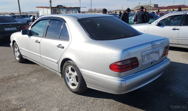 Mercedes E 230 1998, 585,000 km - 2.3 l - Bakı