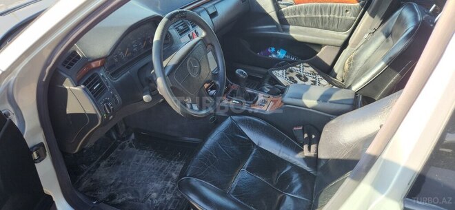 Mercedes E 230 1998, 585,000 km - 2.3 l - Bakı