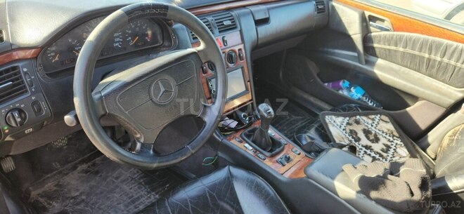 Mercedes E 230 1998, 585,000 km - 2.3 l - Bakı