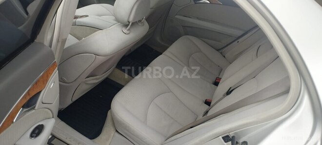 Mercedes E 270-7